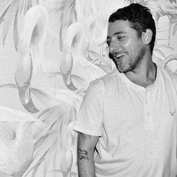 "אני בסך הכל כותב שירים". אורן ברזילי // צילום: מאיר כהן